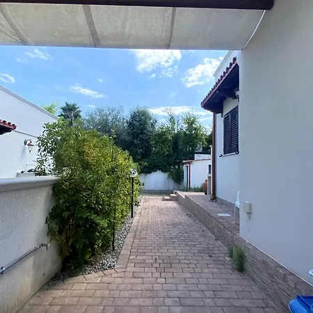 Villa - Claudia Leporano